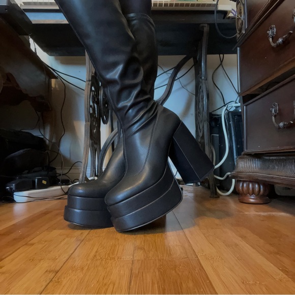 Steve Madden Platform Boots - Picture 3 of 3